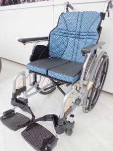 3Dバックサポート採用車いす